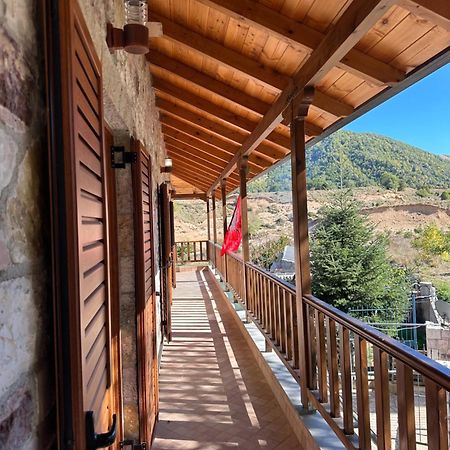 Bujtina Hader Xhebro Hostel Tepelene ภายนอก รูปภาพ