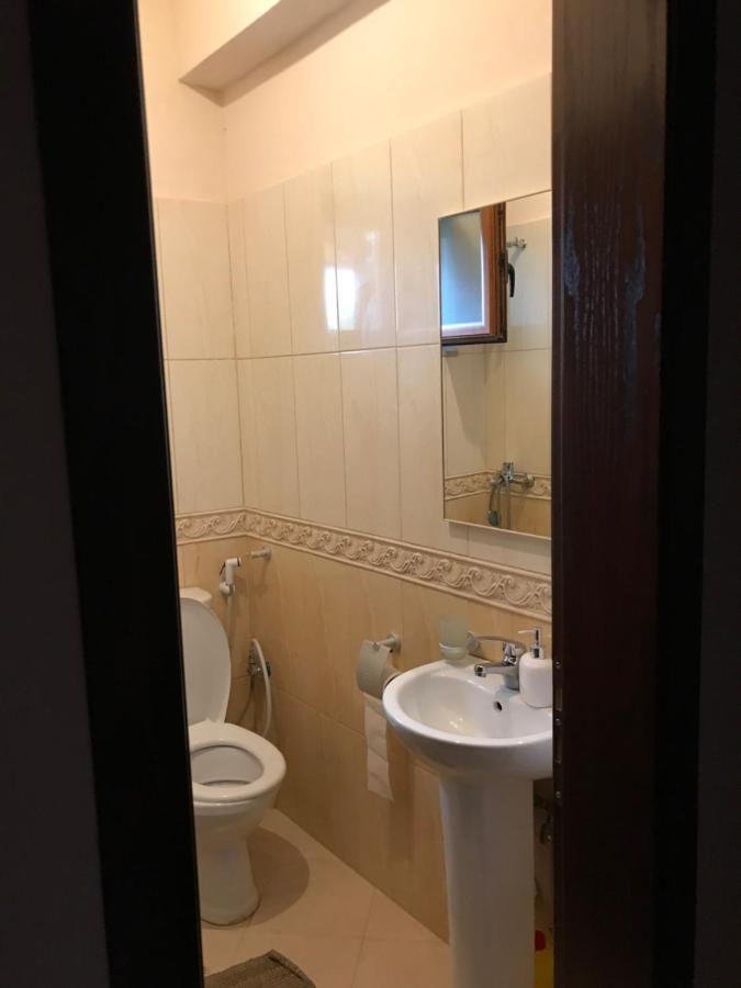 Bujtina Hader Xhebro Hostel Tepelene ภายนอก รูปภาพ