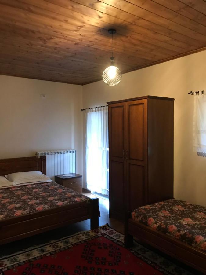 Bujtina Hader Xhebro Hostel Tepelene ภายนอก รูปภาพ