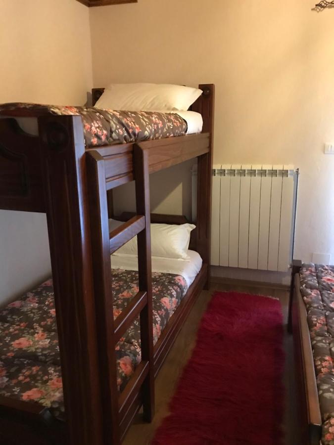 Bujtina Hader Xhebro Hostel Tepelene ภายนอก รูปภาพ