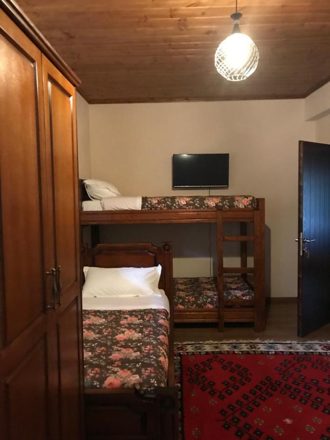 Bujtina Hader Xhebro Hostel Tepelene ภายนอก รูปภาพ