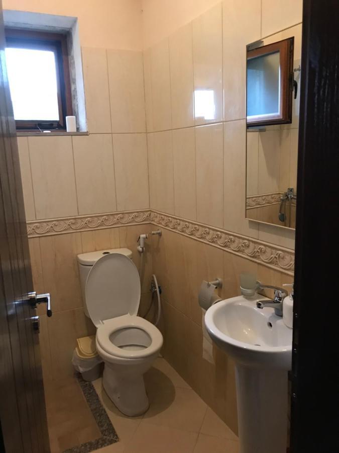 Bujtina Hader Xhebro Hostel Tepelene ภายนอก รูปภาพ