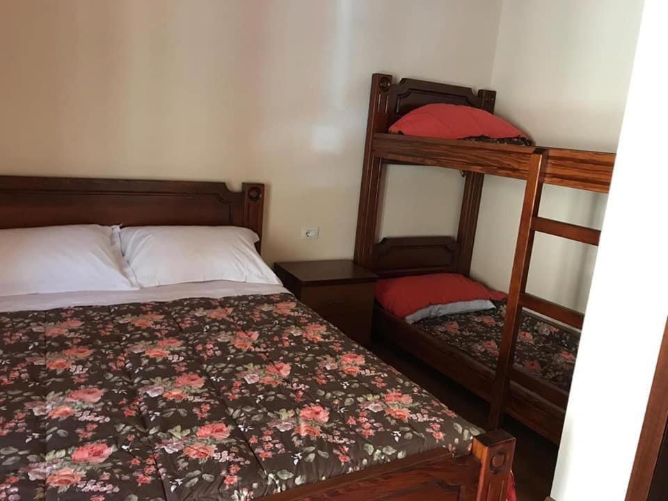Bujtina Hader Xhebro Hostel Tepelene ภายนอก รูปภาพ