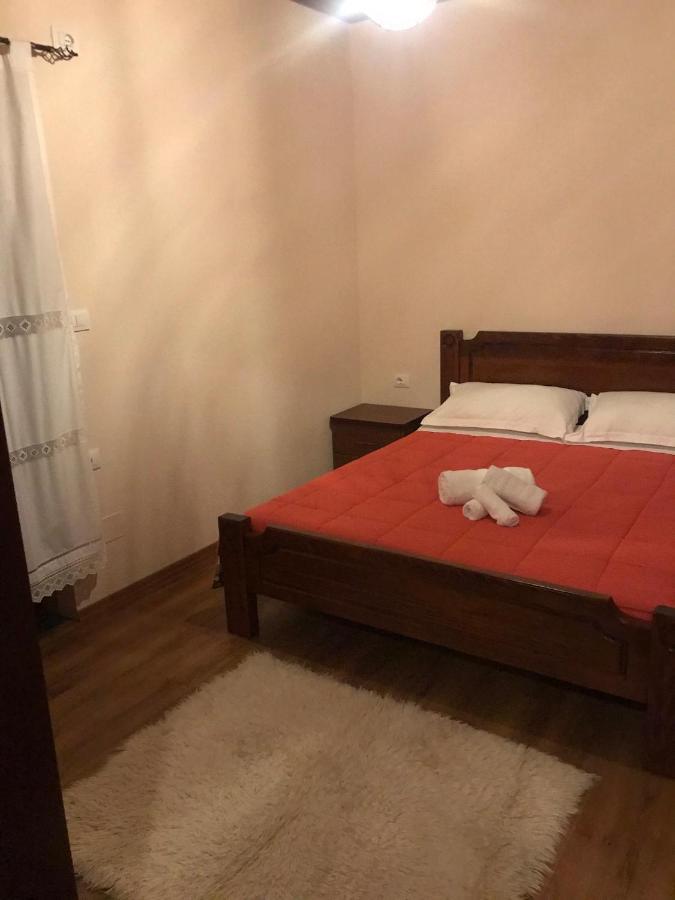 Bujtina Hader Xhebro Hostel Tepelene ภายนอก รูปภาพ