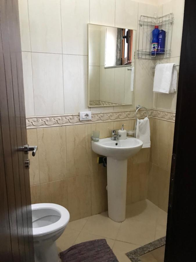 Bujtina Hader Xhebro Hostel Tepelene ภายนอก รูปภาพ
