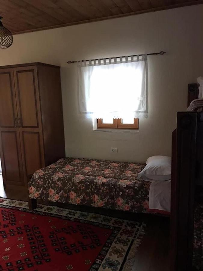 Bujtina Hader Xhebro Hostel Tepelene ภายนอก รูปภาพ