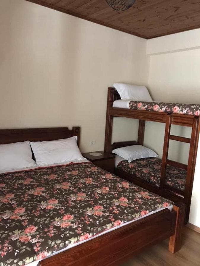 Bujtina Hader Xhebro Hostel Tepelene ภายนอก รูปภาพ