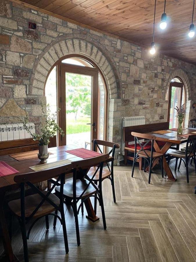Bujtina Hader Xhebro Hostel Tepelene ภายนอก รูปภาพ