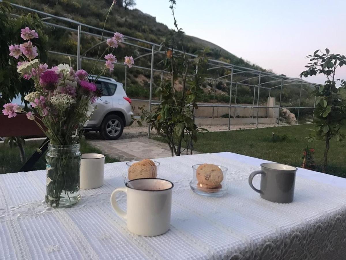Bujtina Hader Xhebro Hostel Tepelene ภายนอก รูปภาพ