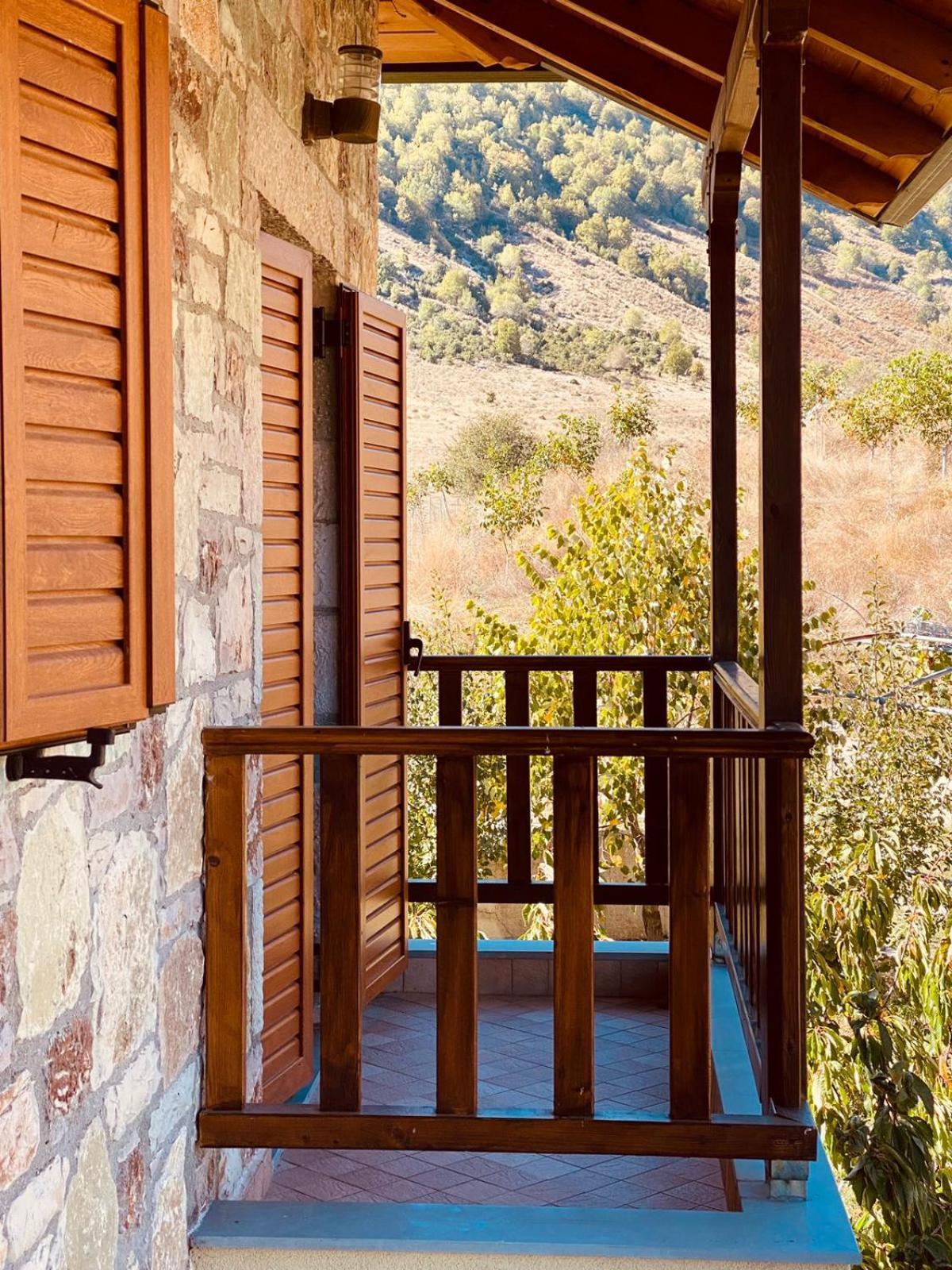 Bujtina Hader Xhebro Hostel Tepelene ภายนอก รูปภาพ