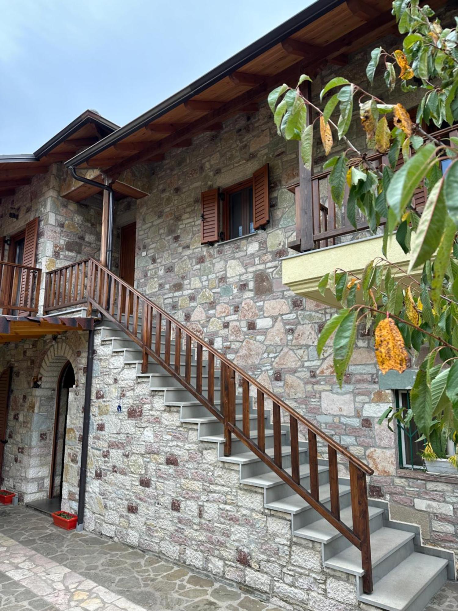 Bujtina Hader Xhebro Hostel Tepelene ภายนอก รูปภาพ