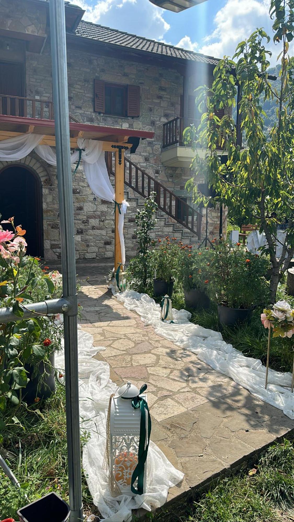 Bujtina Hader Xhebro Hostel Tepelene ภายนอก รูปภาพ